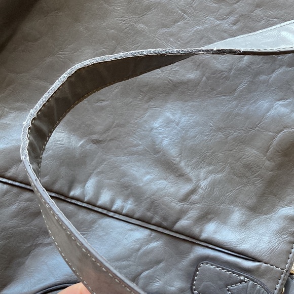 Nine West shoulder bag, grey, two zipper pockets,silver toned hardware, keychain - Picture 10 of 10